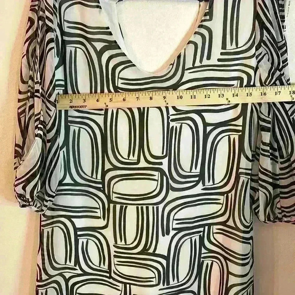 Bisou Bisou Black & White Geo Pattern Dress Size 4 - Picture 4 of 5